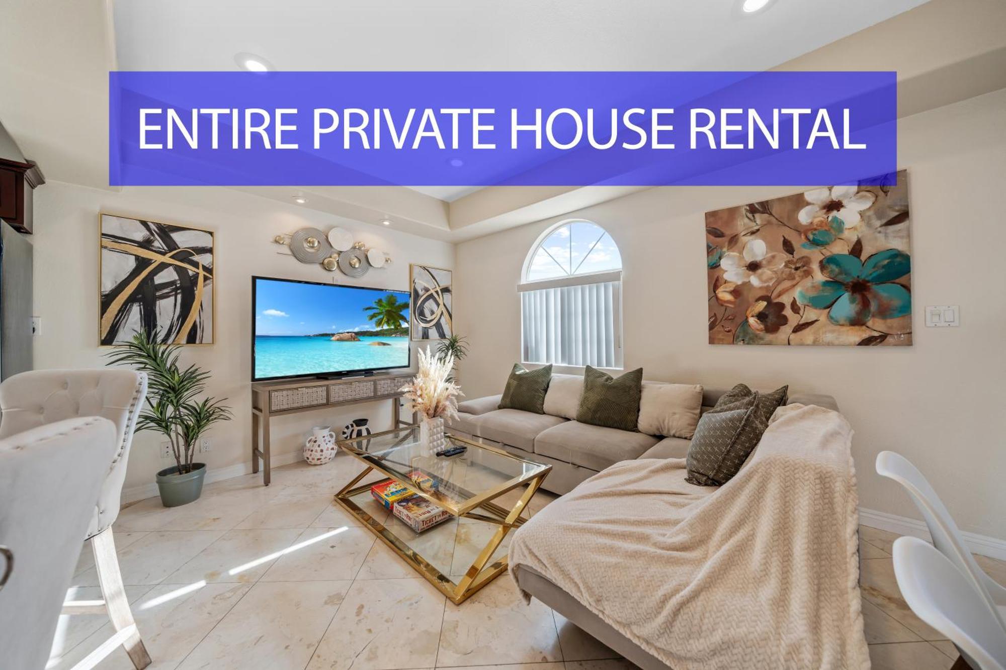 Holiday home Entire Spacious 4-bedroom 4-bath House W Garage, Gated Yard, Available Now