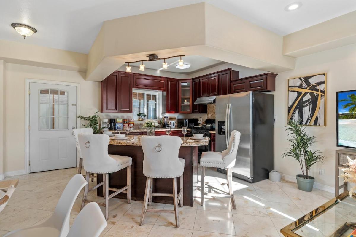 Entire Spacious 4-bedroom 4-bath House W Garage, Gated Yard, Available Now *