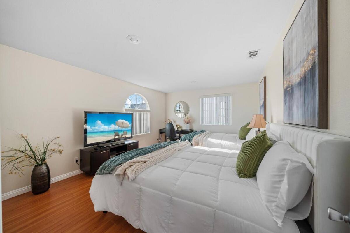 Entire Spacious 4-bedroom 4-bath House W Garage, Gated Yard, Available Now * San Diego