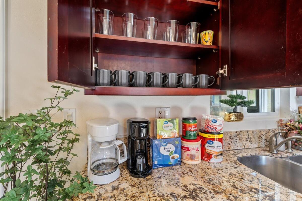 Holiday home Entire Spacious 4-bedroom 4-bath House W Garage, Gated Yard, Available Now San Diego